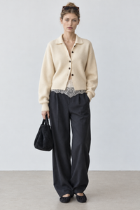 Ingrid Larsen (5'10" / 178 cm) wears a size S