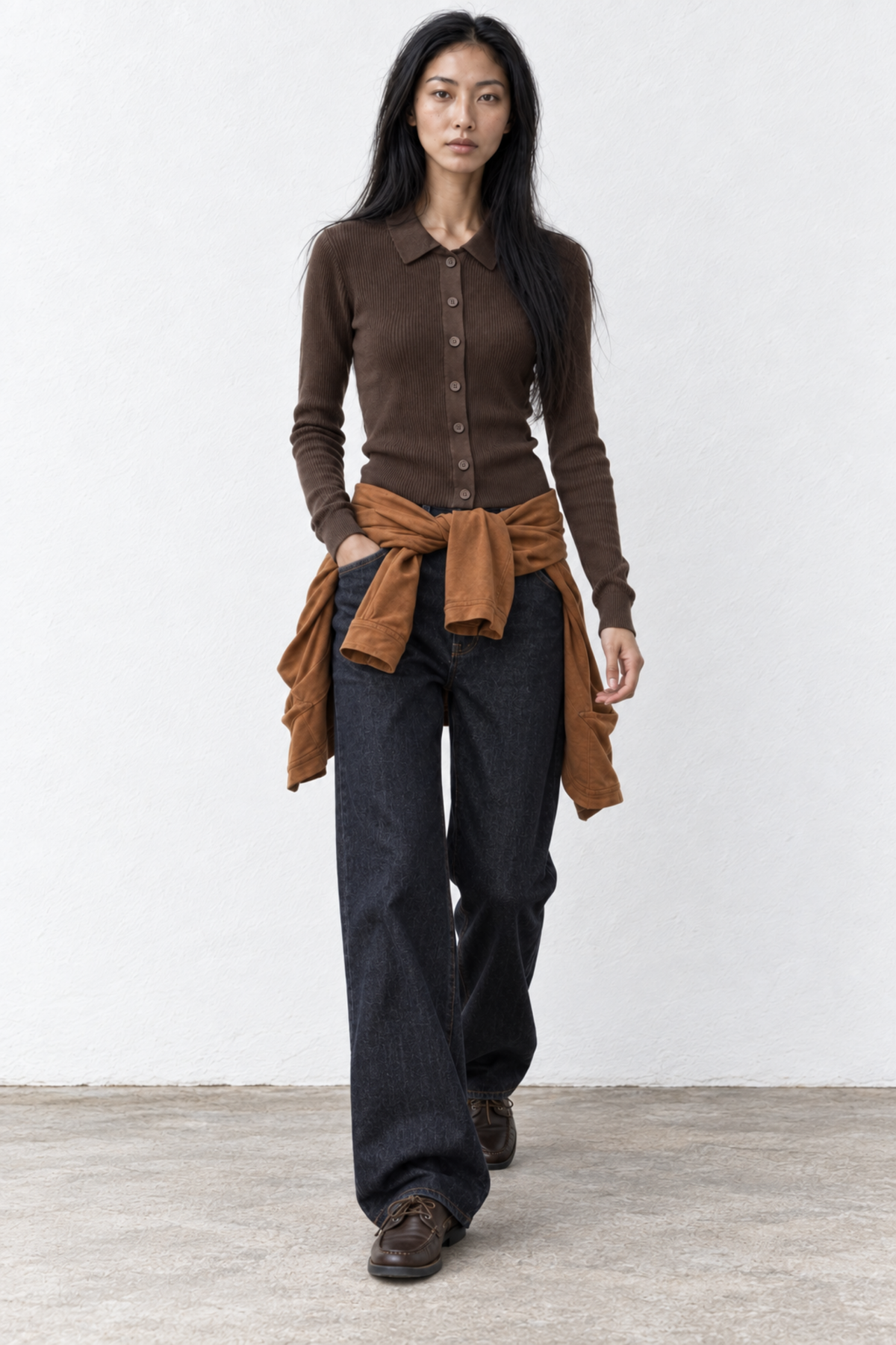 June Park (5'9.5" / 177 cm) wears a size S