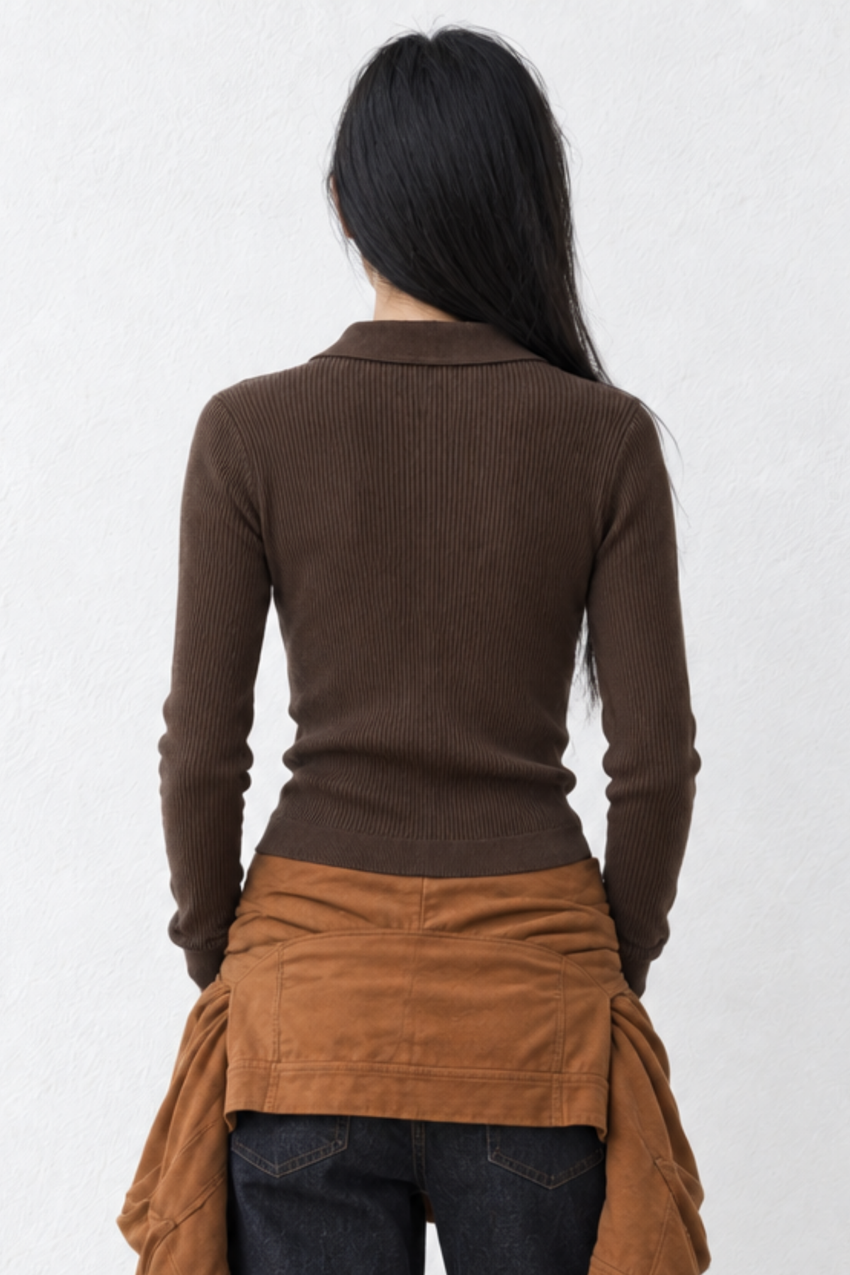 June Park (5'9.5" / 177 cm) wears a size S