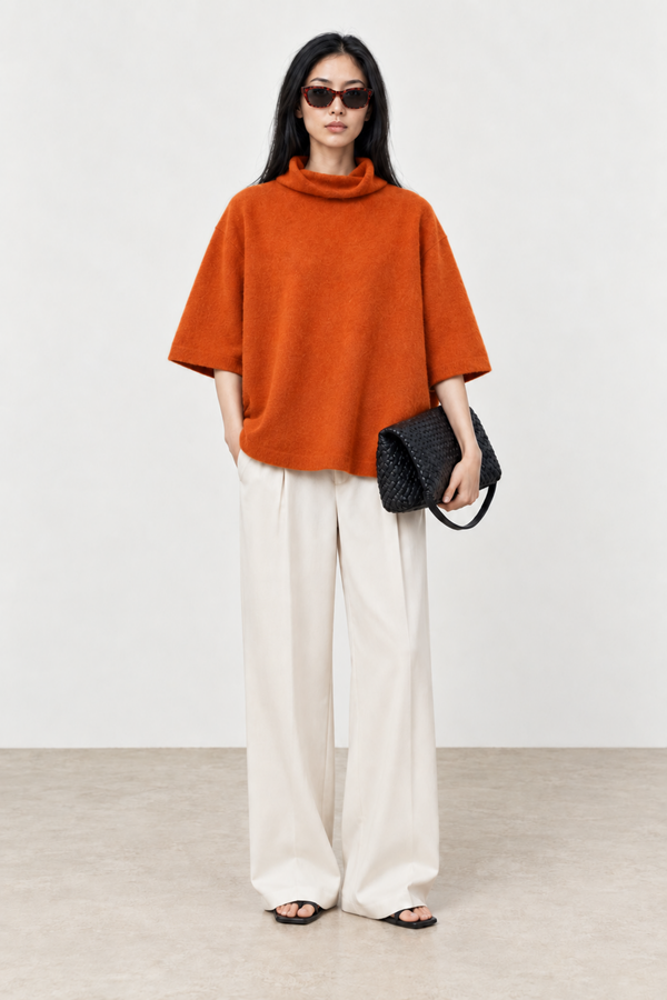 June Park (5'9.5" / 177 cm) wears a size S