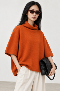 June Park (5'9.5" / 177 cm) wears a size S
