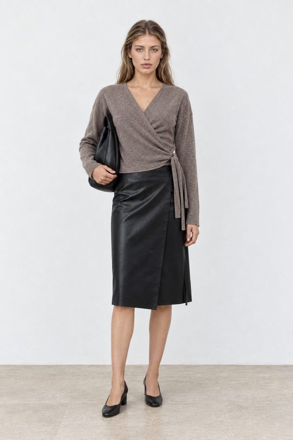 Ingrid Larsen (5'10" / 178 cm) wears a size S