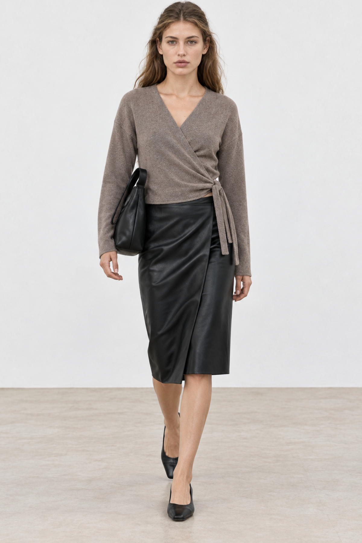 Ingrid Larsen (5'10" / 178 cm) wears a size S