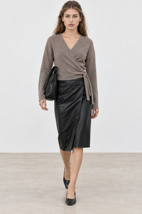 Ingrid Larsen (5'10" / 178 cm) wears a size S
