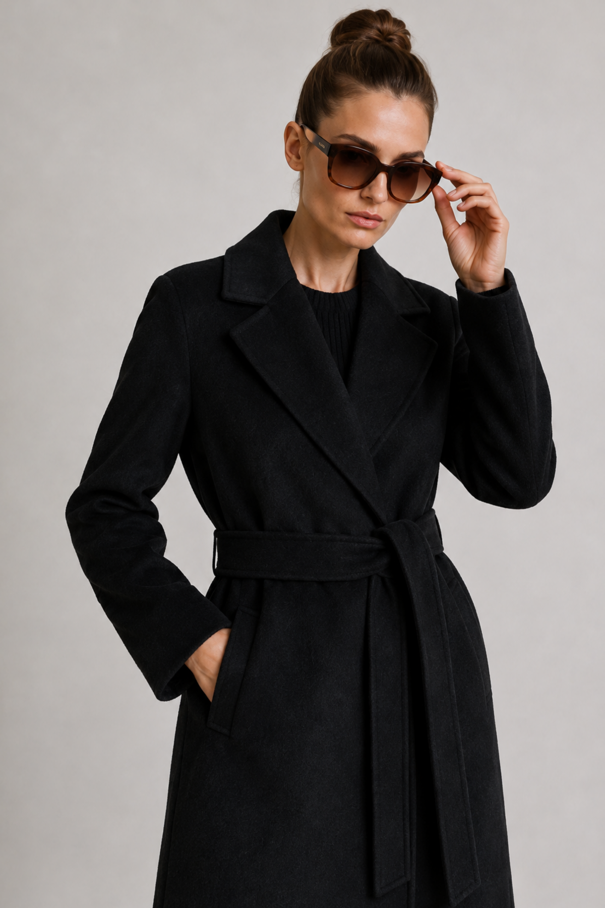 Elena Rossi (5'11" / 180 cm) wears a size S