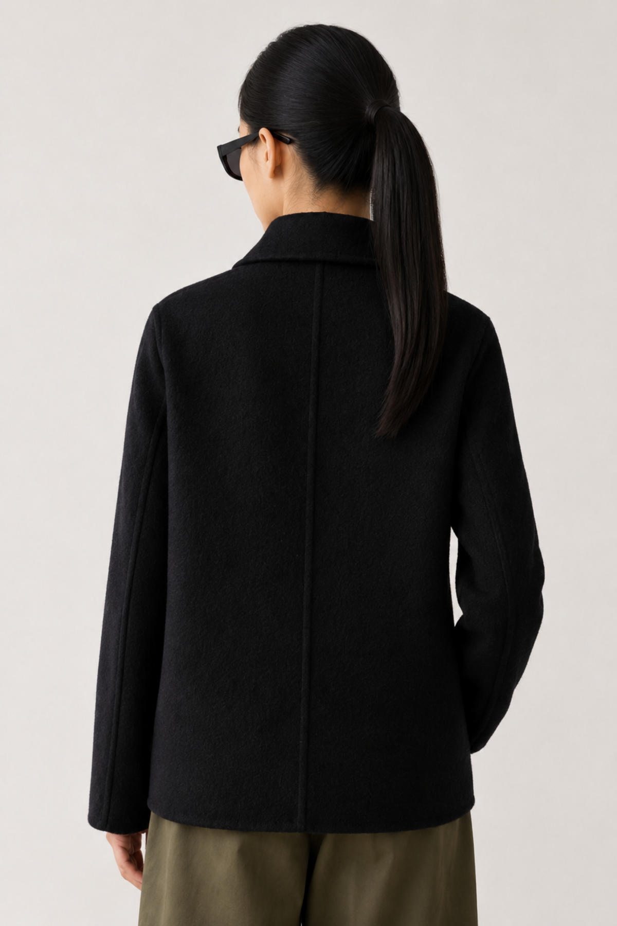 June Park (5'9.5" / 177 cm) wears a size S
