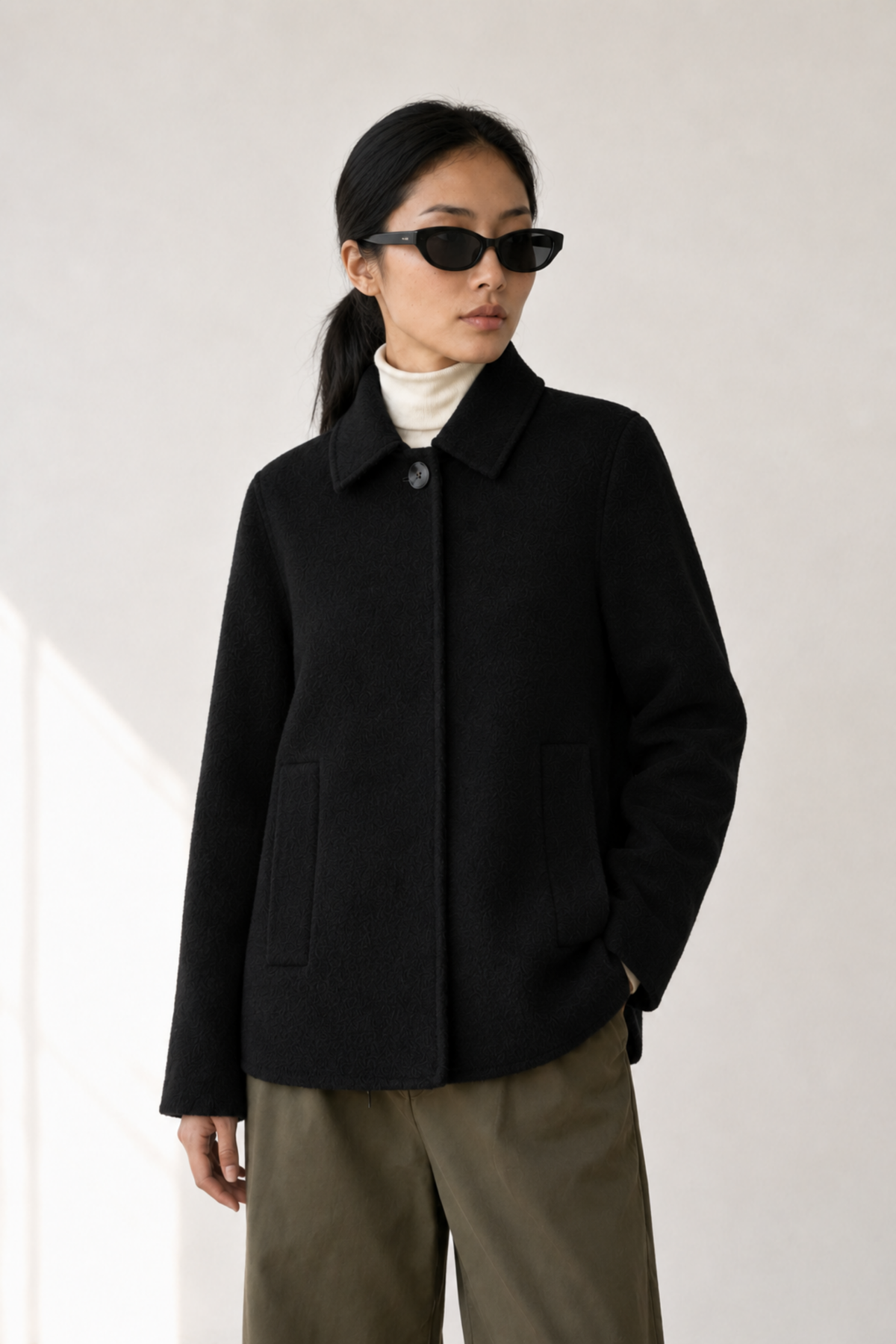 June Park (5'9.5" / 177 cm) wears a size S