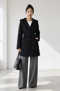 June Park (5'9.5" / 177 cm) wears a size S