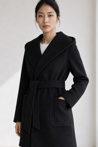 June Park (5'9.5" / 177 cm) wears a size S