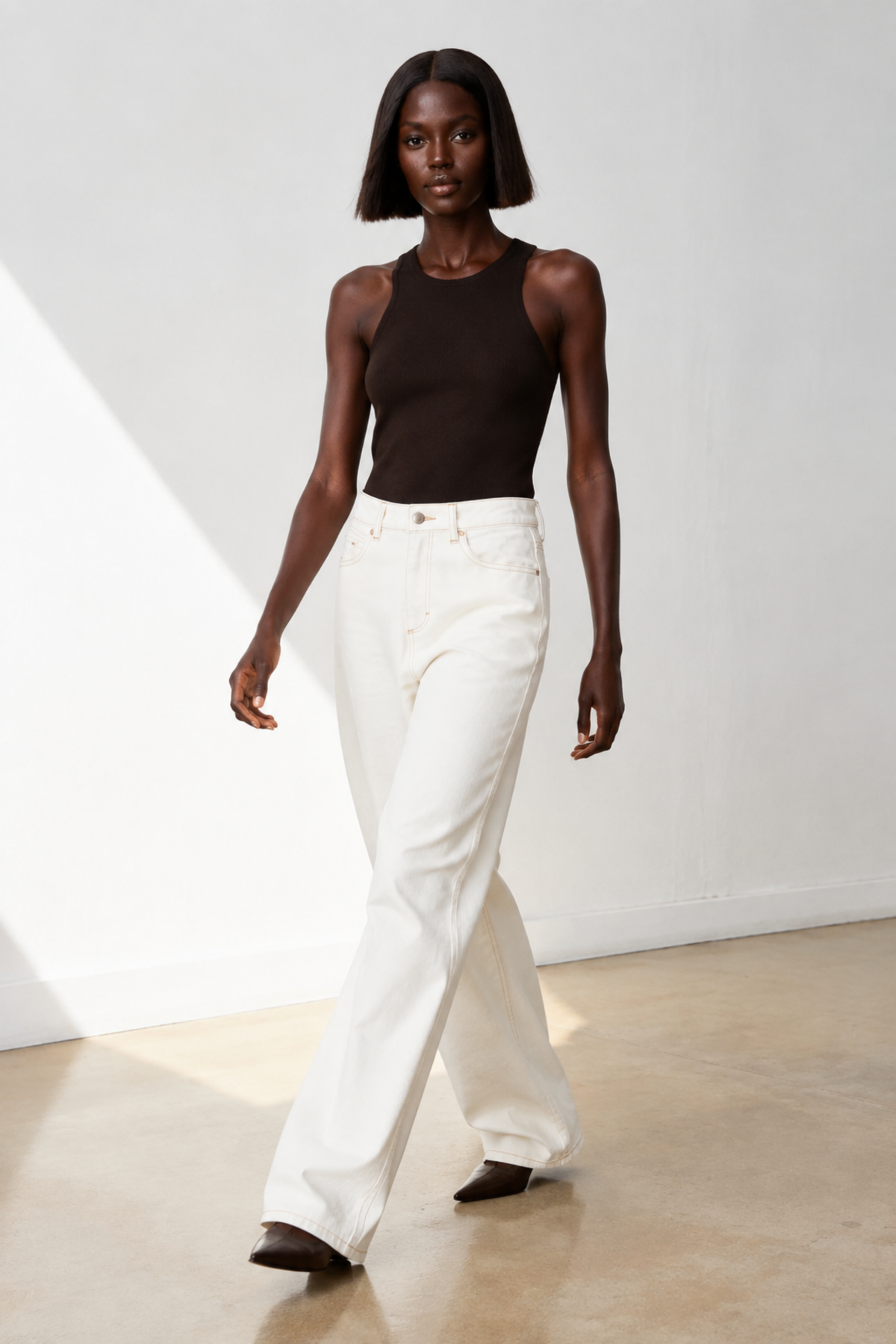 Simone Carter (5'10.5" / 179 cm) wears a size S