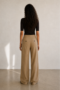 Camila Reyes (5'10" / 178 cm) wears a size S