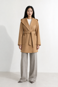 June Park (5'9.5" / 177 cm) wears a size S