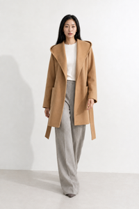June Park (5'9.5" / 177 cm) wears a size S