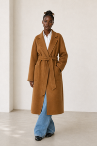Simone Carter (5'10.5" / 179 cm) wears a size S
