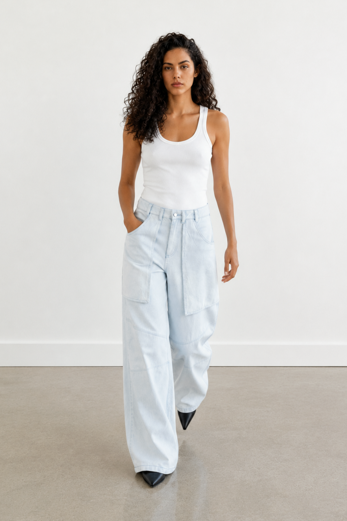 Camila Reyes (5'10" / 178 cm) wears a size S