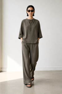 June Park (5'9.5" / 177 cm) wears a size S