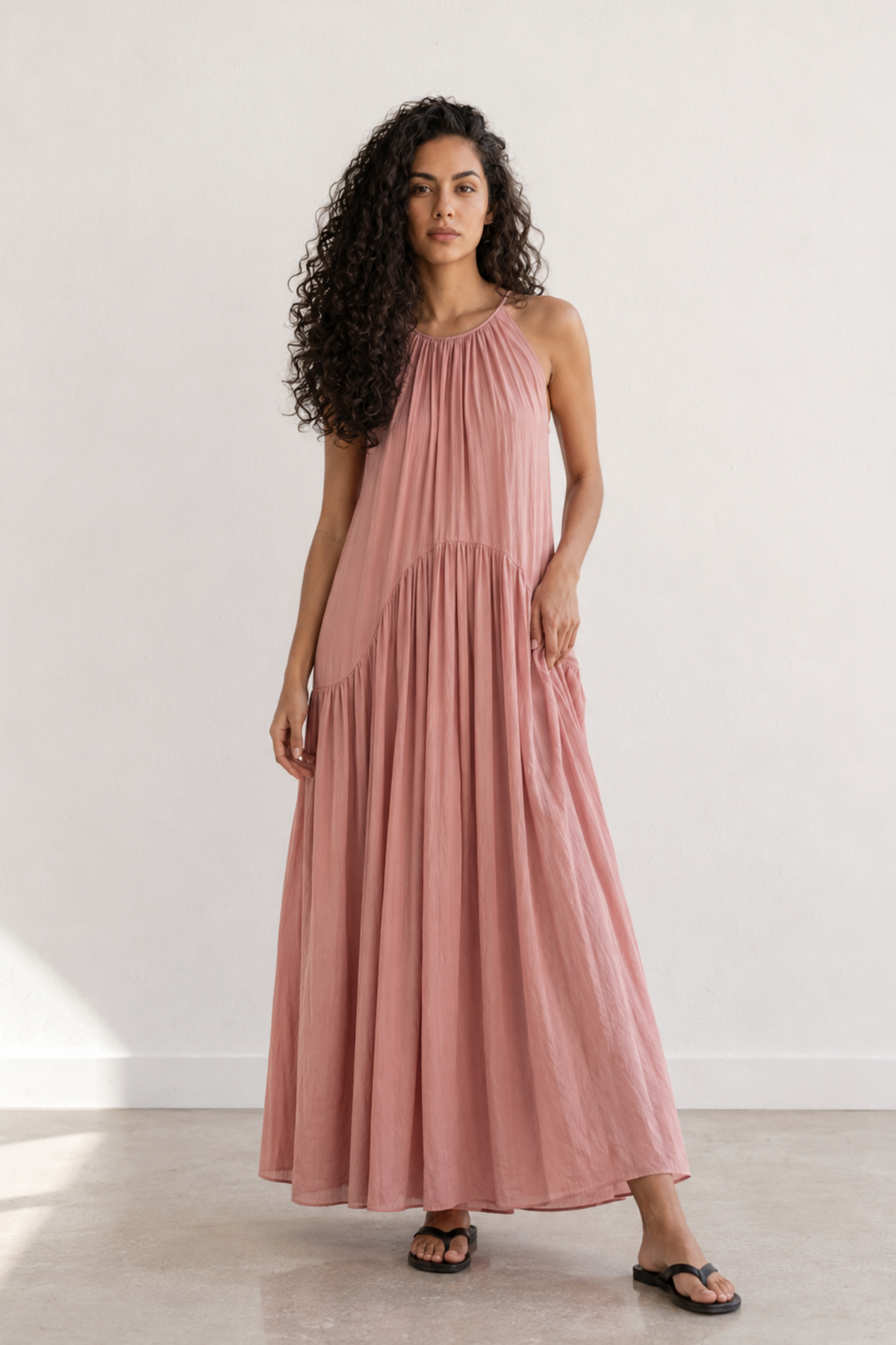 Camila Reyes (5'10" / 178 cm) wears a size S