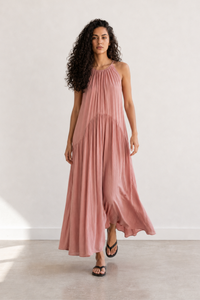 Camila Reyes (5'10" / 178 cm) wears a size S