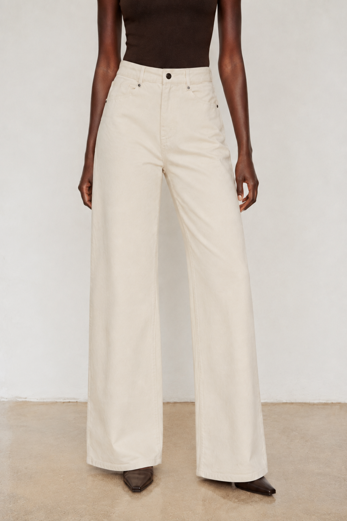 Simone Carter (5'10.5" / 179 cm) wears a size S