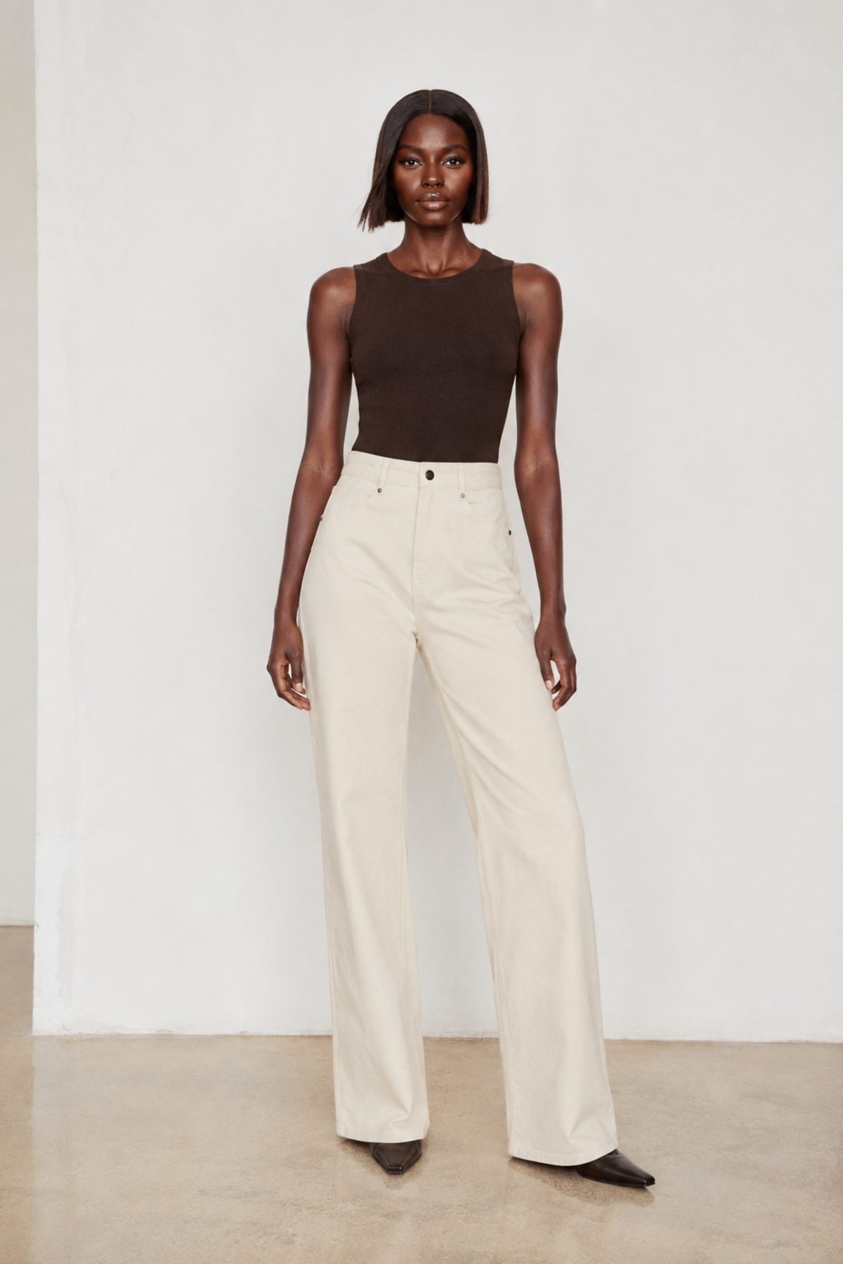 Simone Carter (5'10.5" / 179 cm) wears a size S