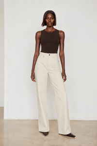 Simone Carter (5'10.5" / 179 cm) wears a size S