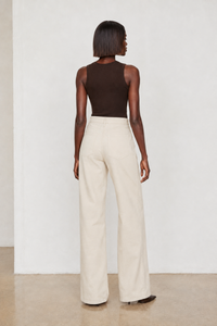Simone Carter (5'10.5" / 179 cm) wears a size S