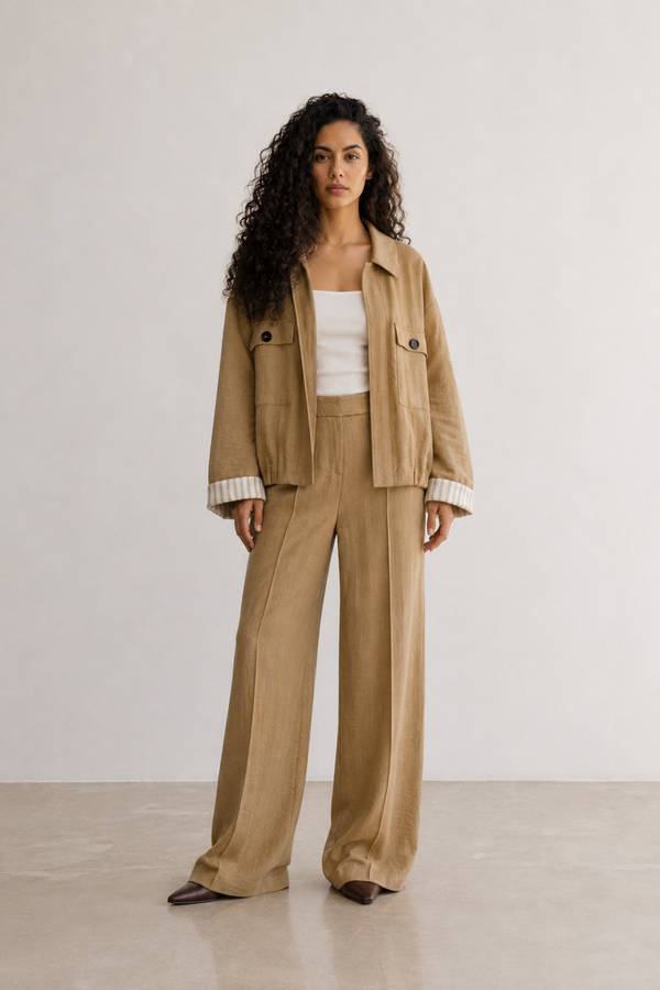 Camila Reyes (5'10" / 178 cm) wears a size S