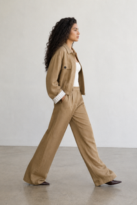 Camila Reyes (5'10" / 178 cm) wears a size S