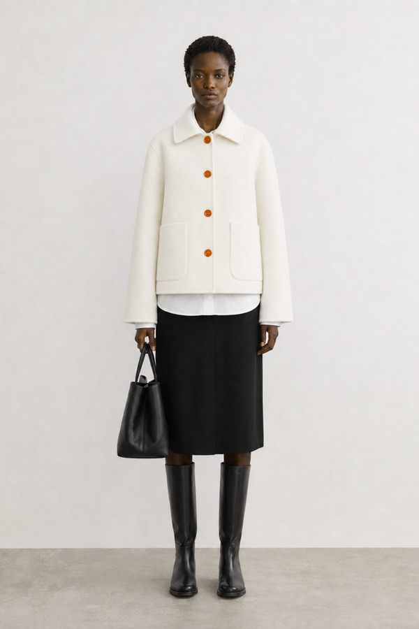 Simone Carter (5'10.5" / 179 cm) wears a size S