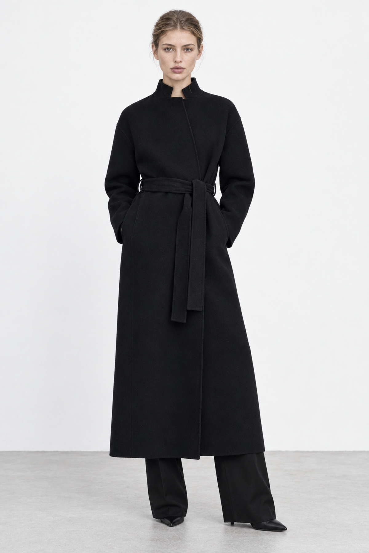 Ingrid Larsen (5'10" / 178 cm) wears a size S