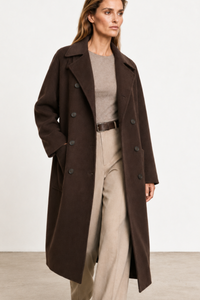 Elena Rossi (5'11" / 180 cm) wears a size S