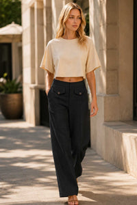 Isla (5'7" / 170 cm) wears a size S