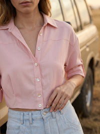 Lena (5'9" / 175 cm) wears a size M