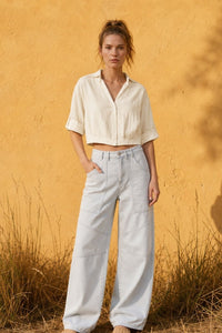 Greta (5'9" / 175 cm) wears a size S