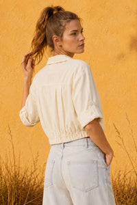 Greta (5'9" / 175 cm) wears a size S