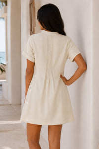 Priya (5'8" / 173 cm) wears a size S