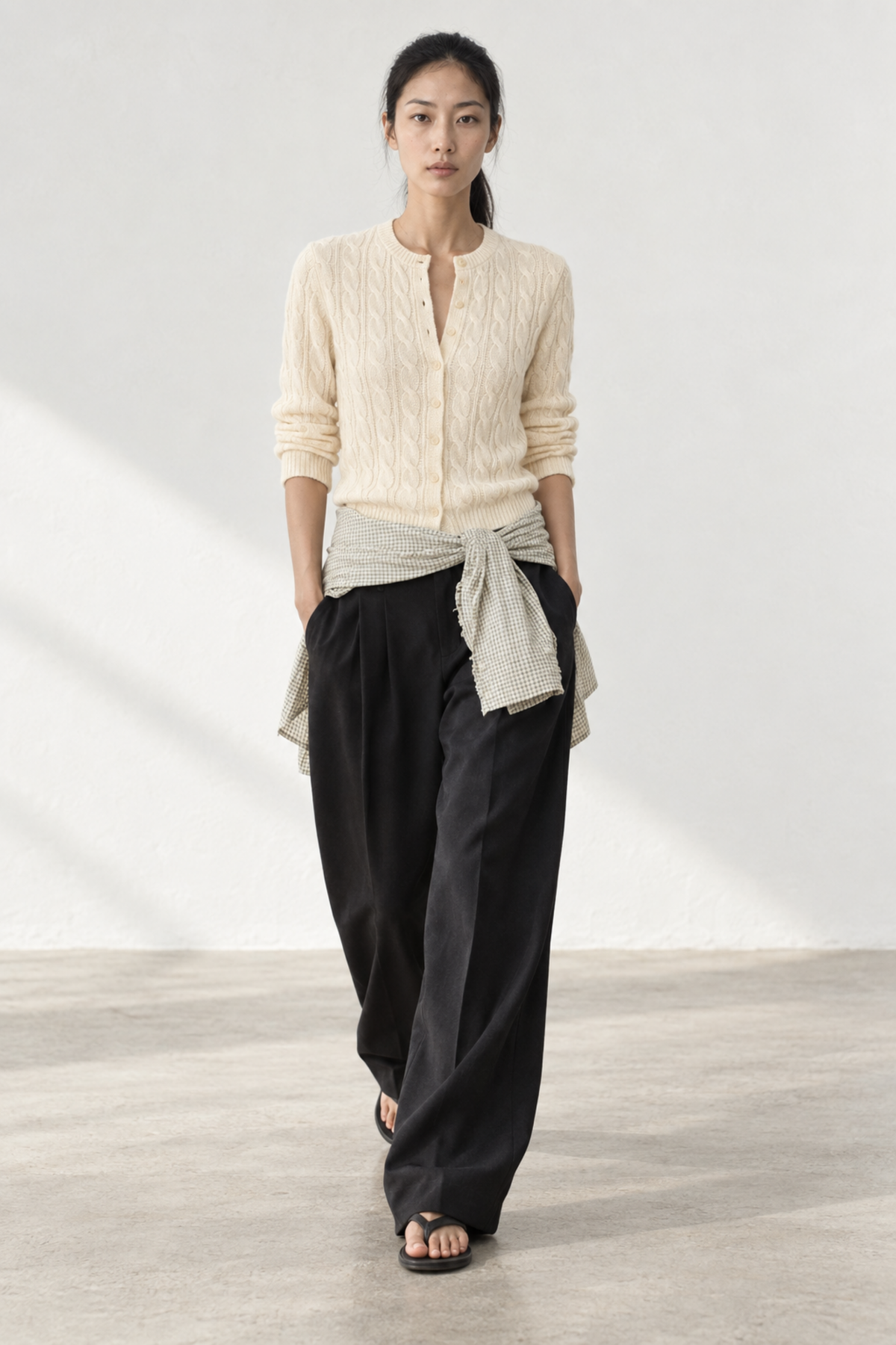 June Park (5'9.5" / 177 cm) wears a size S