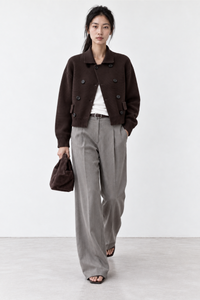 June Park (5'9.5" / 177 cm) wears a size S