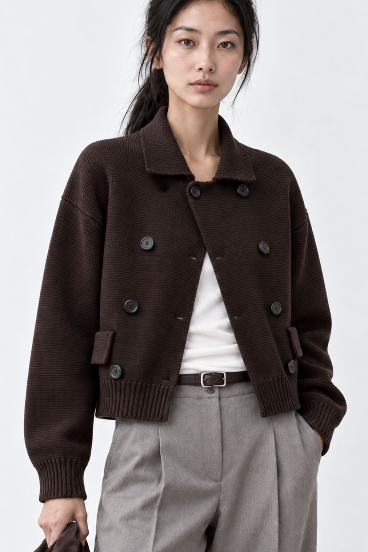 June Park (5'9.5" / 177 cm) wears a size S