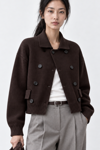 June Park (5'9.5" / 177 cm) wears a size S