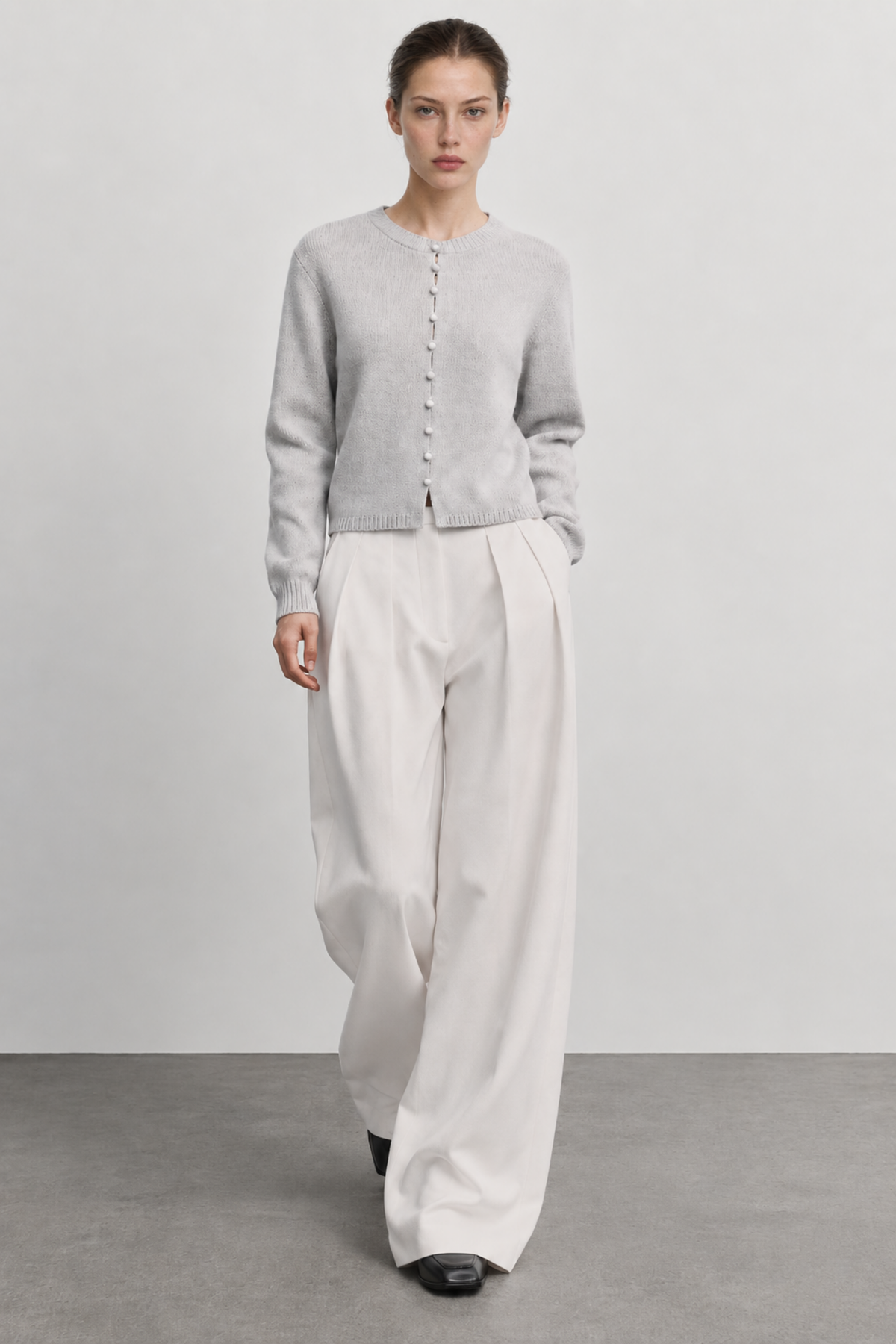 Margot Dubois (5'9" / 176 cm) wears a size S