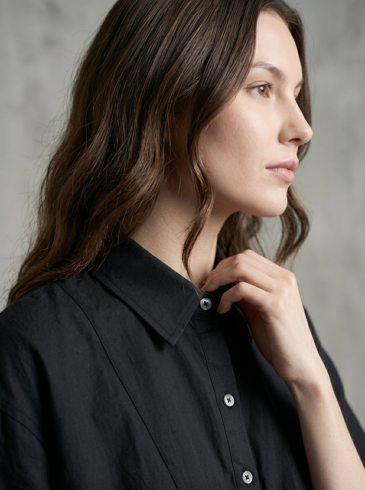 Anna (5'7" / 170 cm) wears a size S