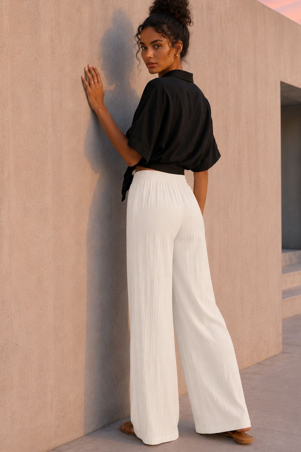 Chloe (5'7" / 170 cm) wears a size S