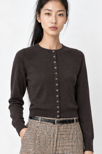 June Park (5'9.5" / 177 cm) wears a size S