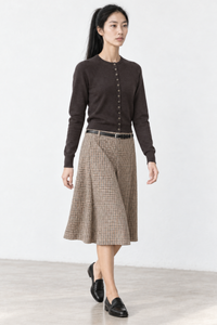 June Park (5'9.5" / 177 cm) wears a size S