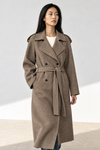 June Park (5'9.5" / 177 cm) wears a size S