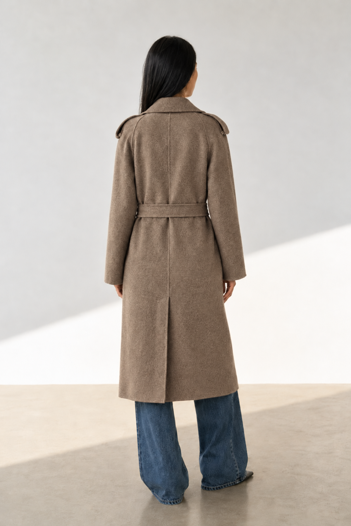 June Park (5'9.5" / 177 cm) wears a size S