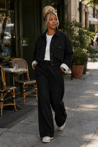 Simone (5'9" / 175 cm) wears a size S