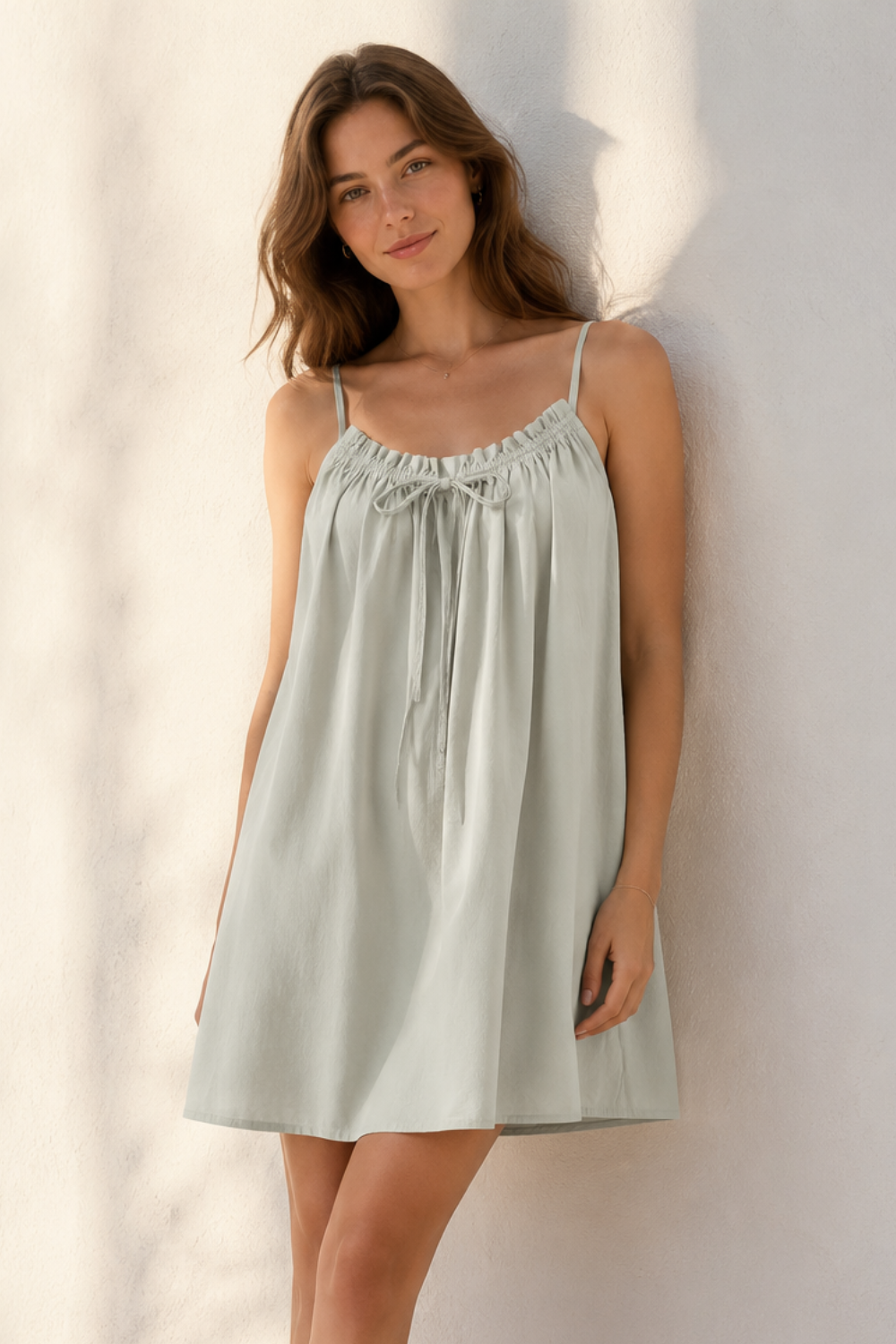Clara (5'7.5" / 172 cm) wears a size S