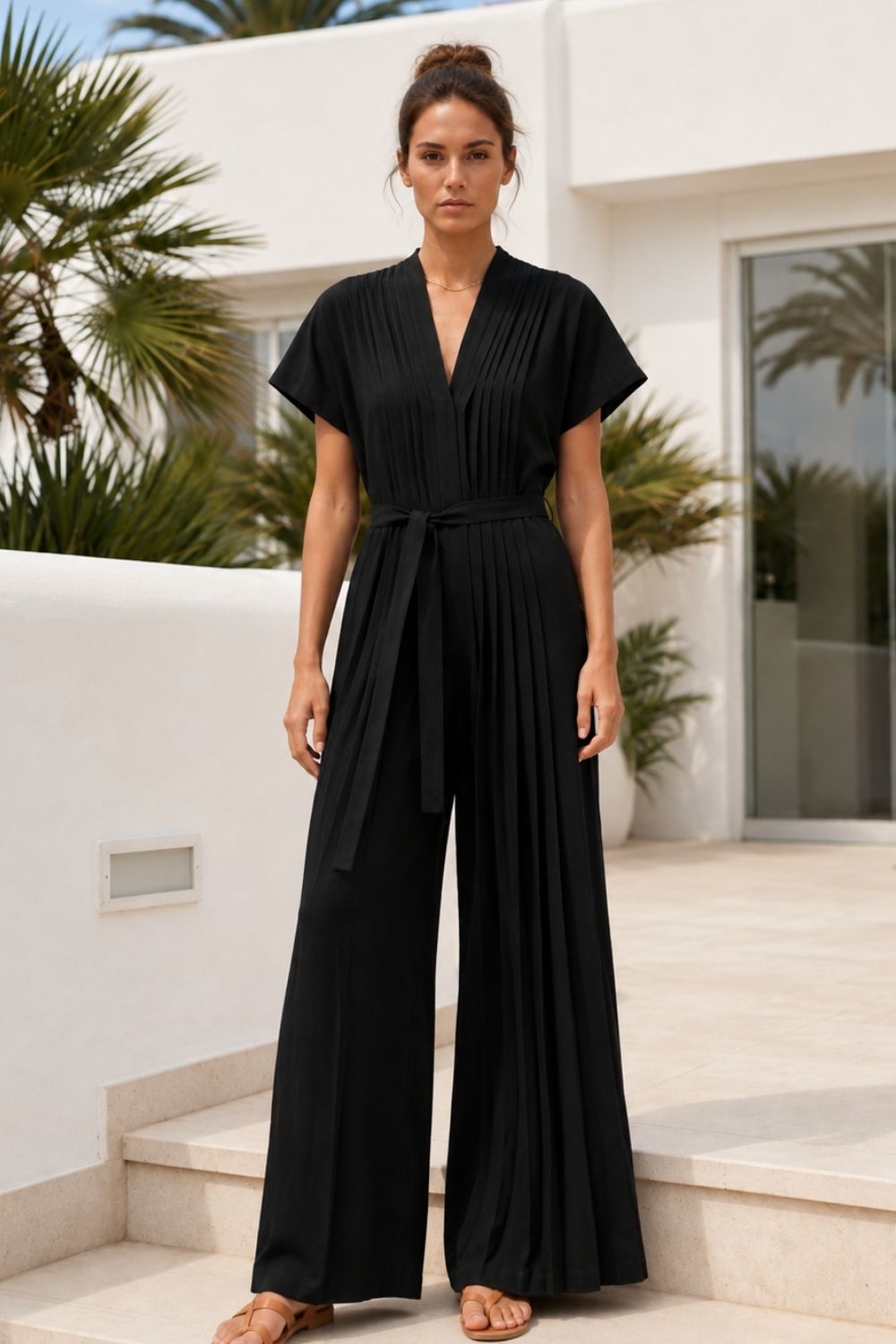 Nadia (5'7.5" / 172 cm) wears a size S